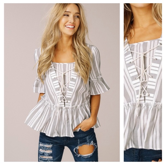 🦋MAKE AN OFFER!🦋Gray And White Stripe Top - Picture 3 of 3